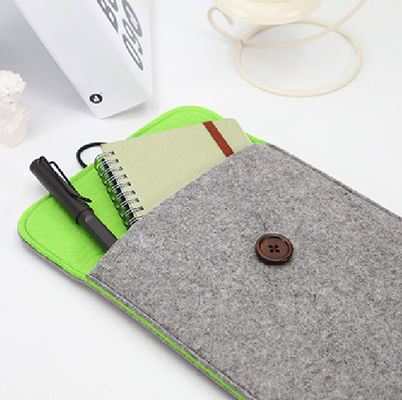 Masuk ke dalam tas penyimpanan dengan perlindungan dari bahan felt